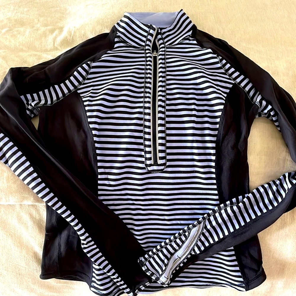 Lulu reversible 1/2 zip - size 6